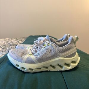 ✨ON Cloud Running Women's Cloudsurfer Trail Size 8 Sneakers in Silver and Mint✨